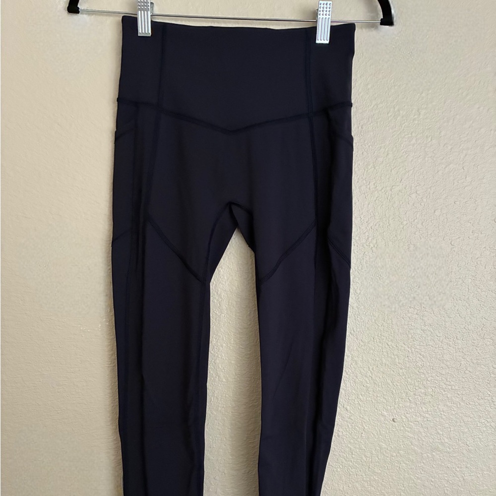 Lululemon High-Rise Pant 25” – Navy (Size 4)